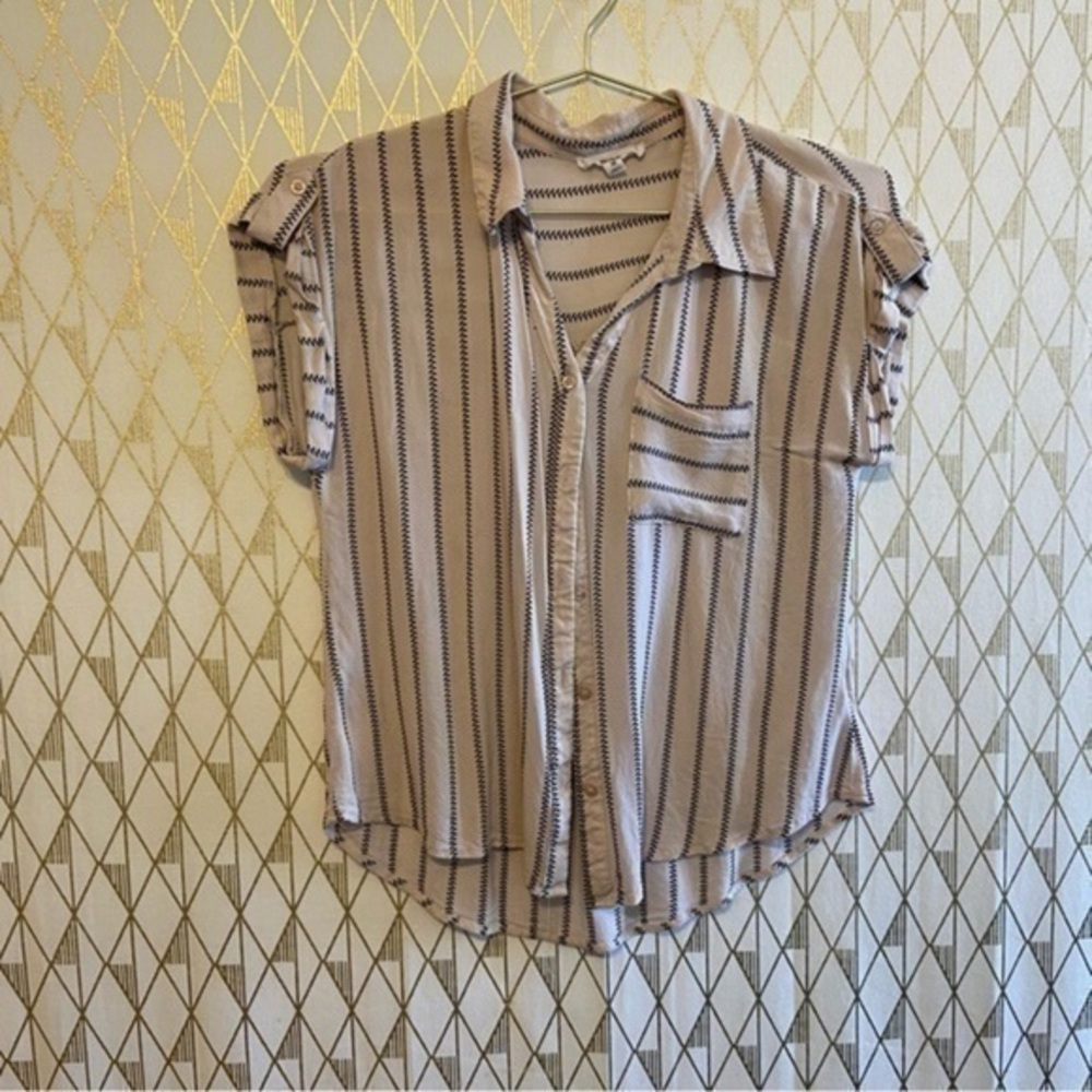 Short sleeve blouse​